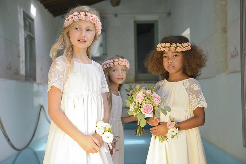 Robe Lucie Et Couronnes Fleuries